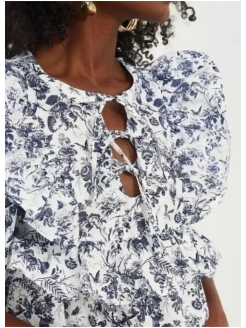 Tuckernuck Nadia Blouse size M medium floral ruffle top navy blue white Hyacinth